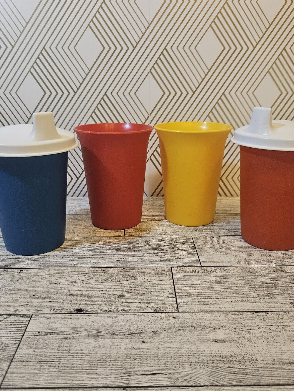 TUPPERWARE VTG 4 Piece Bell Tumblers Set  &  Sippy Cup Lids Red (2) Blue Yellow